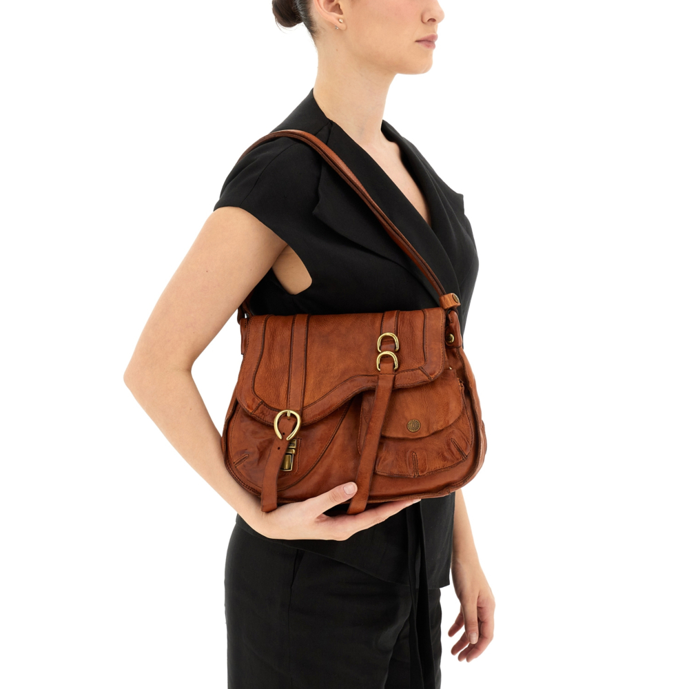 小物 megane and me CARRIE DBSG(BROWN) su25-saddle-up-crossbody-